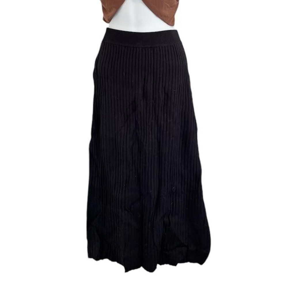 Elegant Black Pleated Skirt